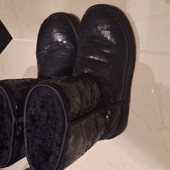 Boots - Picture 2 of 4